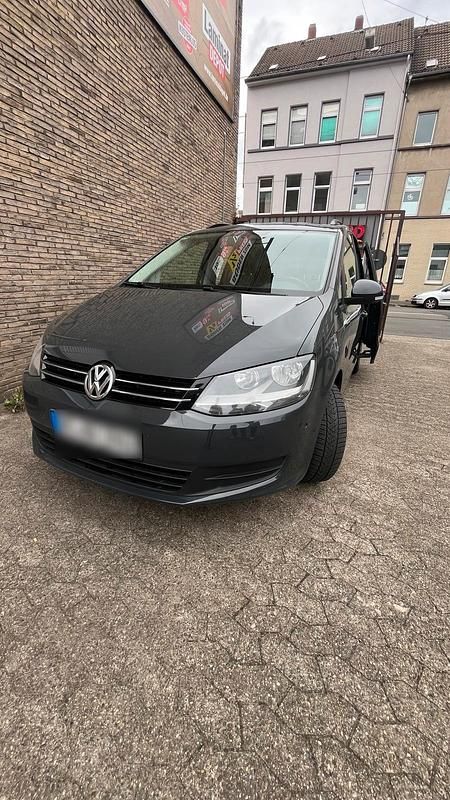 Grau Gebraucht 2011 VW Sharan Van / Kleinbus | 9.900 € (Etwas zu teuer) - Bild 1/4