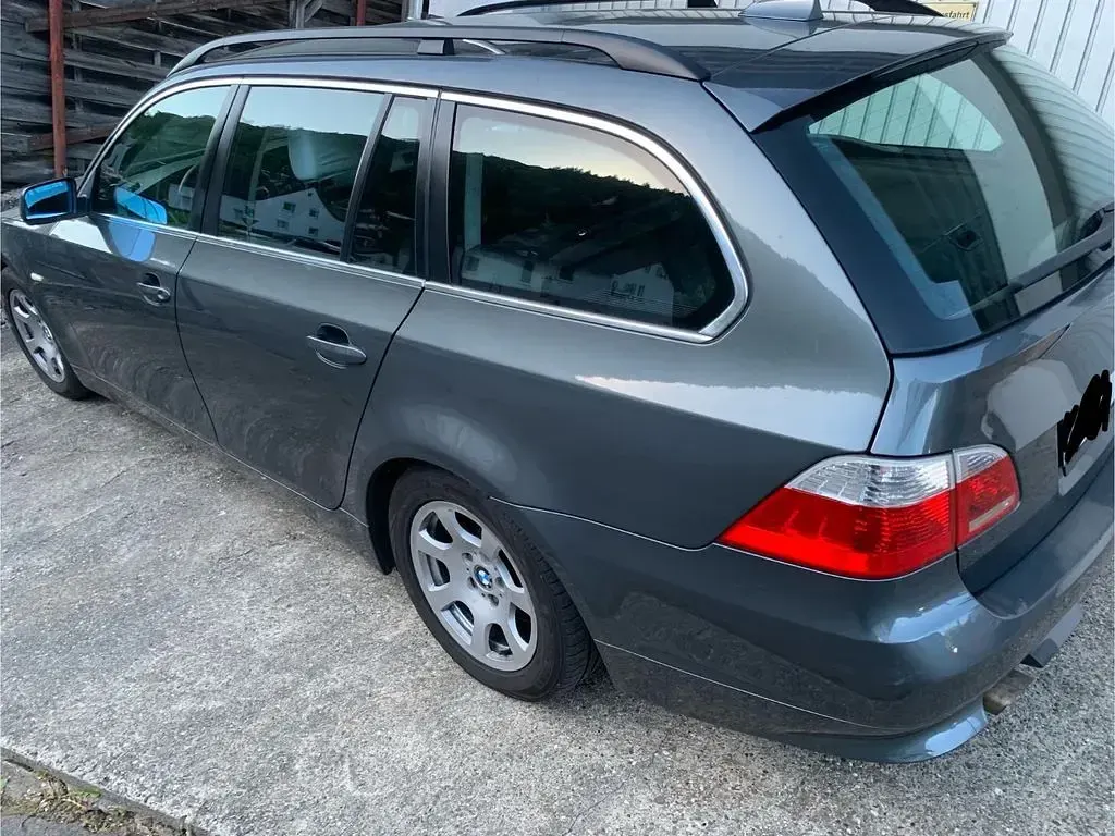 Gebraucht BMW 520 163 PS (119 kW) 2006 Grau Kombi