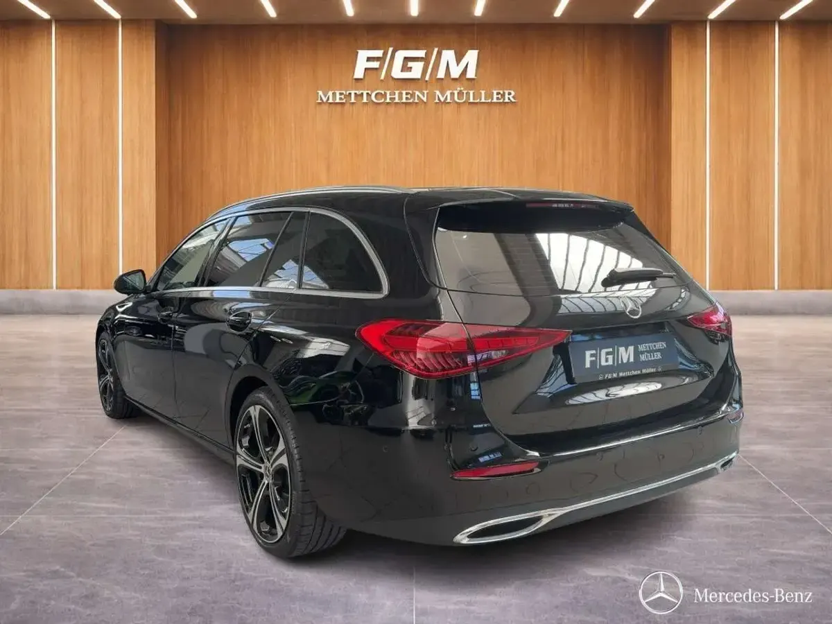 Gebraucht Mercedes C200 163 PS (119 kW) 2022 Unilack schwarz uni Kombi