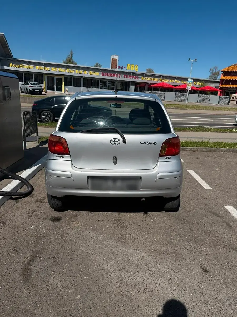 Gebraucht Toyota Yaris 65 PS (47 kW) 2003 Silber Kleinwagen
