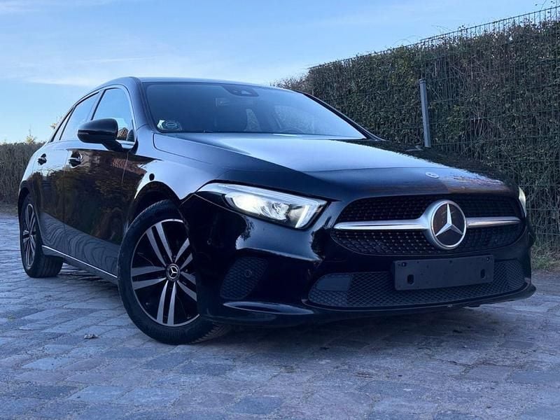 Schwarz Gebraucht 2021 Mercedes A200 Limousine | 19.499 € (Guter Preis) - Bild 1/4