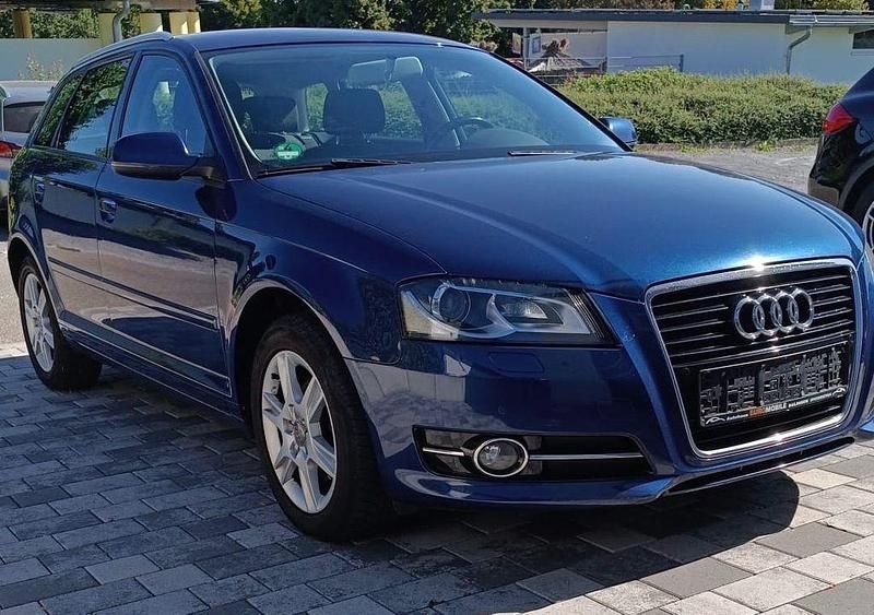 Usata Audi A3 Attraction 105 CV (77 kW) 2012 Blu Utilitaria