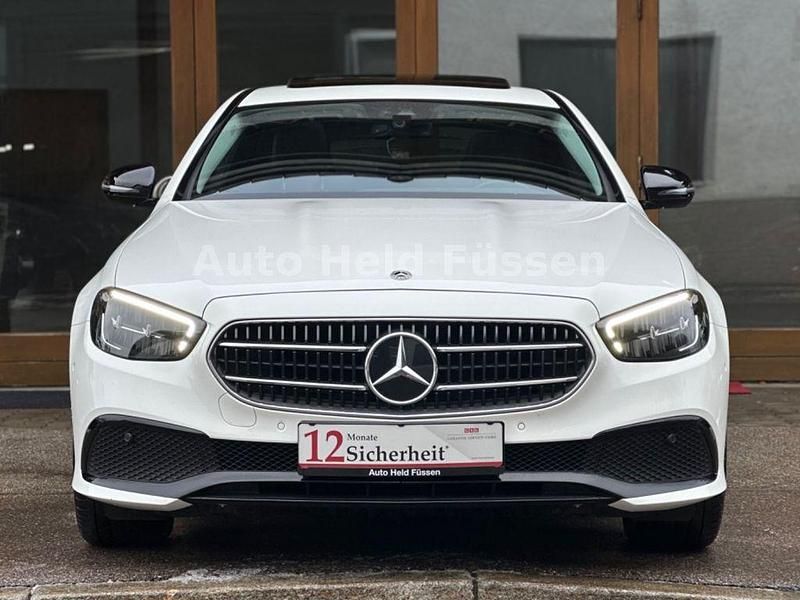 Usado Mercedes E200 Night 197 CV (144 kW) 2022 Blanco Berlina