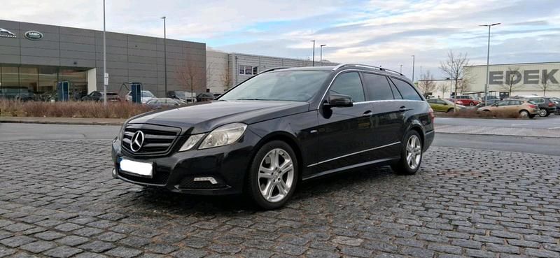 Schwarz Gebraucht 2010 Mercedes E350 Kombi | 7.000 € (Guter Preis) - Bild 1/4