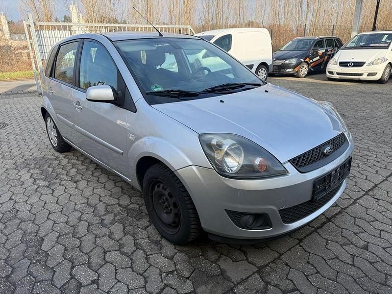 Gebraucht Ford Fiesta 80 PS (58 kW) 2008 Silber Limousine