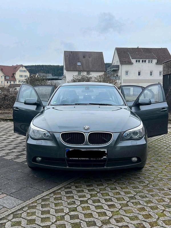 Gebraucht BMW 523 177 PS (130 kW) 2005 Grau Limousine