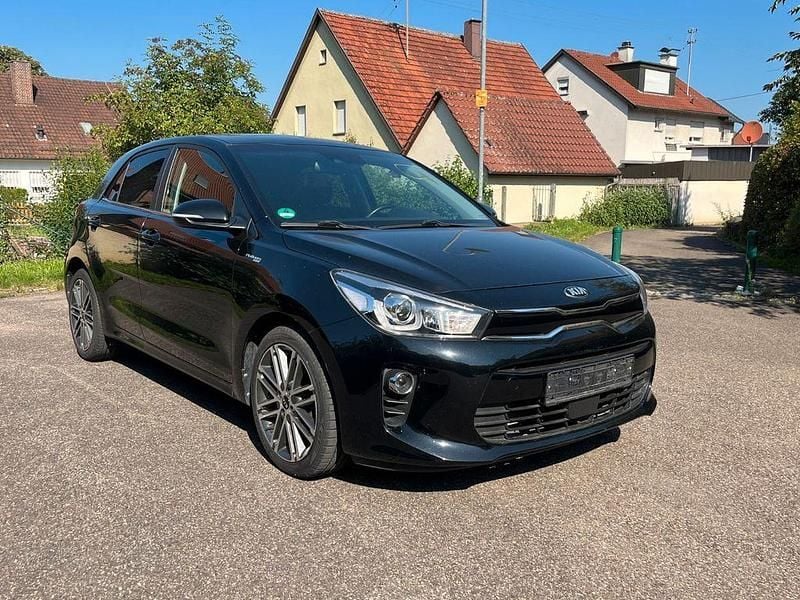 Schwarz Gebraucht 2017 Kia Rio Platinum Edition Limousine | 9.450 € (Superpreis) - Bild 1/4