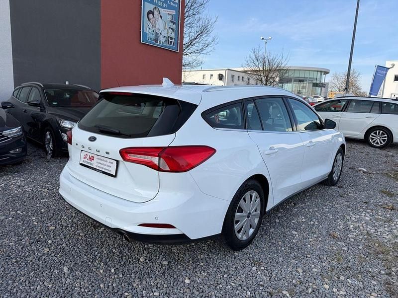 Gebraucht Ford Focus Cool & Connect 120 PS (88 kW) 2020 Weiß Limousine