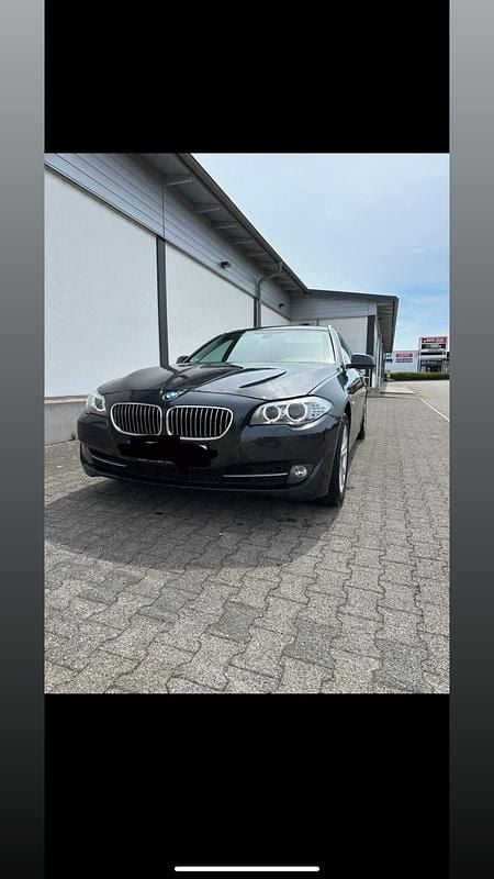 Schwarz Gebraucht 2012 BMW 520 Kombi | 7.950 € (Guter Preis) - Bild 1/4
