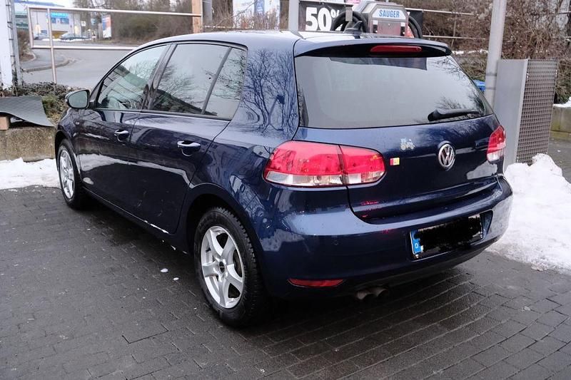 Gebraucht VW Golf VII Match 122 PS (89 kW) 2012 Blau Limousine