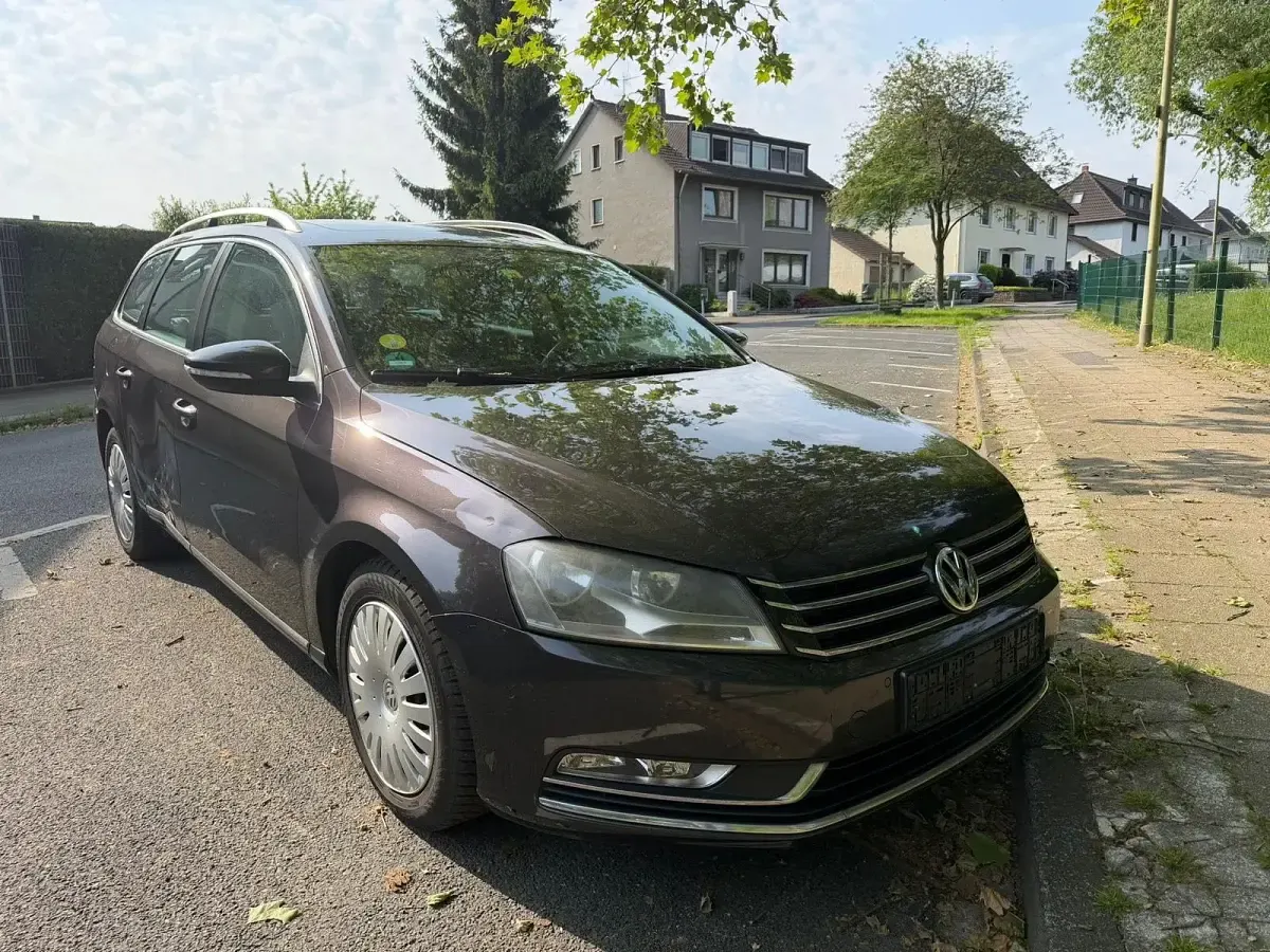 Gebraucht VW Passat 105 PS (77 kW) 2011 Braun Kombi