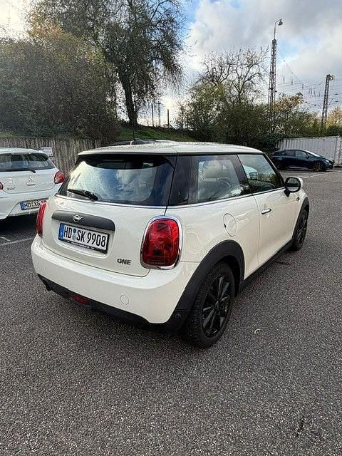 Weiß Gebraucht 2020 Mini ONE Kleinwagen | 15.900 € (Fairer Preis) - Bild 1/4