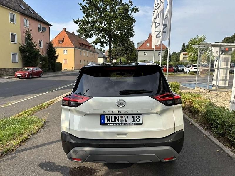 Neu Nissan X-Trail N-Connecta 163 PS (119 kW) 2025 Pearl white/diamond black SUV