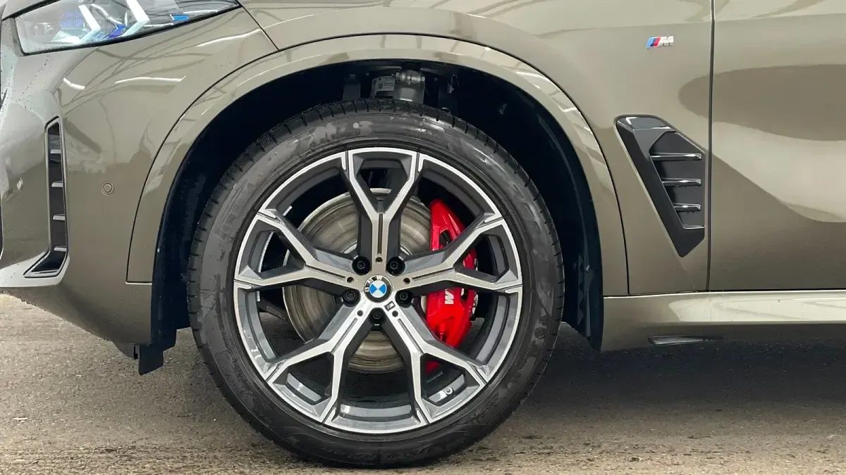 Neu BMW X5 Shadowline 286 PS (210 kW) 2026 Manhattan metallic SUV