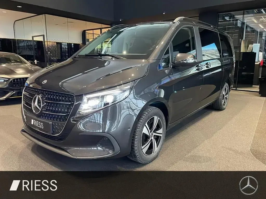Gebraucht Mercedes V220 Style 163 PS (119 kW) 2026 Grau Van / Kleinbus