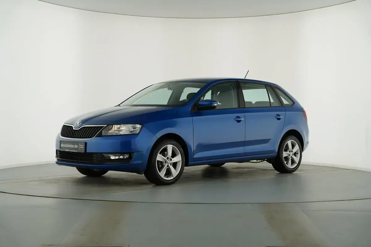 Gebraucht Skoda Rapid Cool Edition 95 PS (69 kW) 2019 Raceblau metallic Kleinwagen