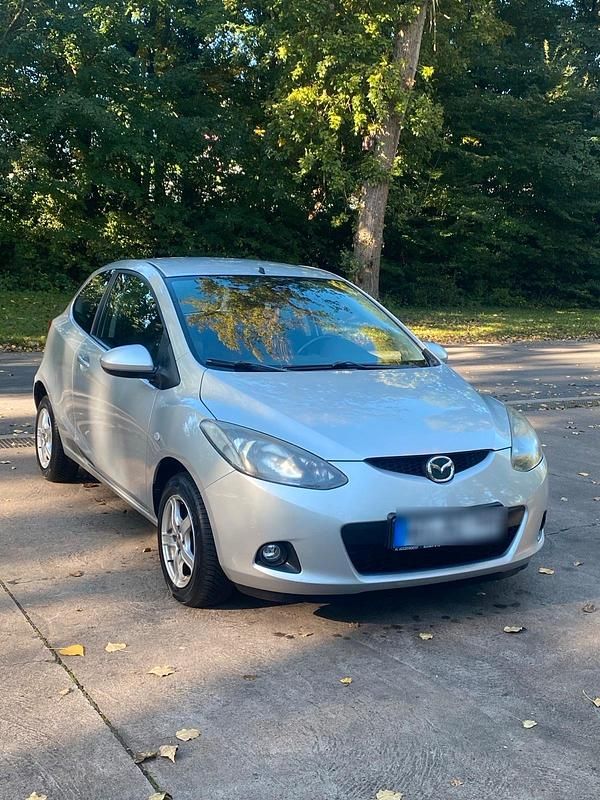 Silber Gebraucht 2009 Mazda 2 Kleinwagen | 2.700 € (Fairer Preis) - Bild 1/4