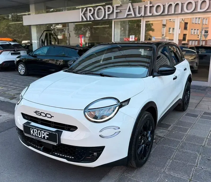 Neu Fiat 600 Street 101 PS (74 kW) 2026 Gelato weiß SUV