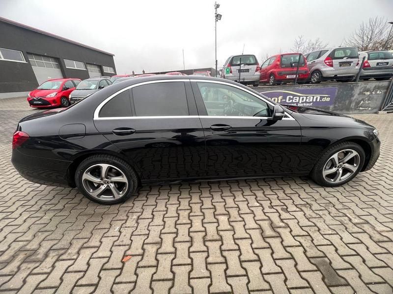 Gebraucht Mercedes E220 194 PS (142 kW) 2017 Obsidianschwarz  metalliclack Limousine
