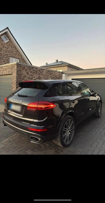 Second-hand Porsche Cayenne Platinum Edition 262 CP (192 kW) 2017 Negru SUV