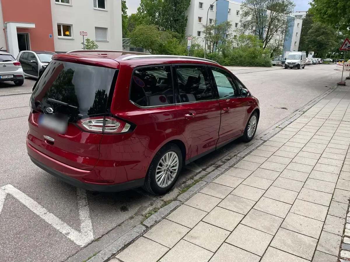 Gebraucht Ford Galaxy Trend 150 PS (110 kW) 2016 Rot Van / Kleinbus