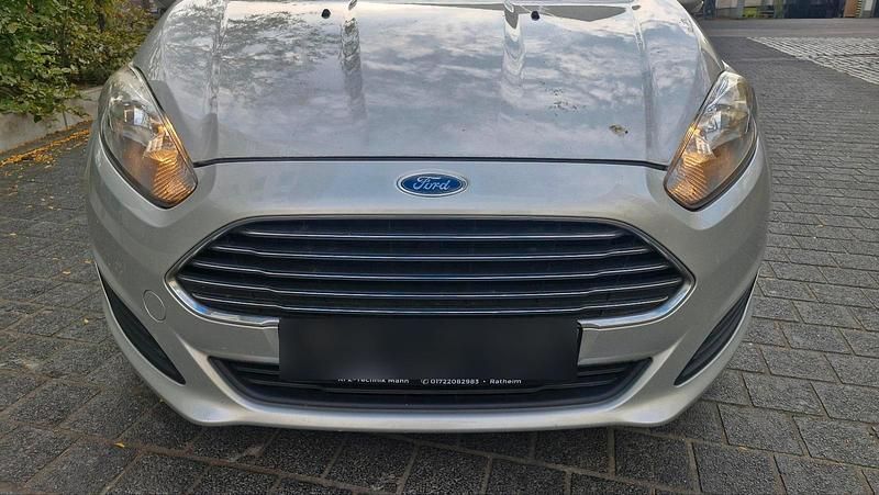 Gebraucht Ford Fiesta 75 PS (55 kW) 2014 Silber Kleinwagen