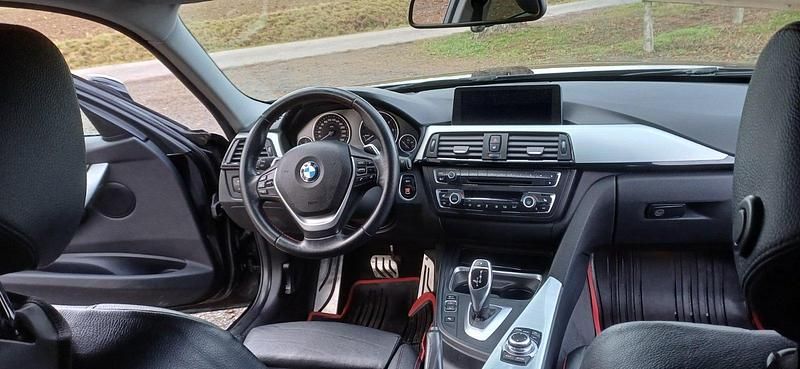 Gebraucht BMW 330 Sport Line 258 PS (189 kW) 2013 Schwarz Kombi