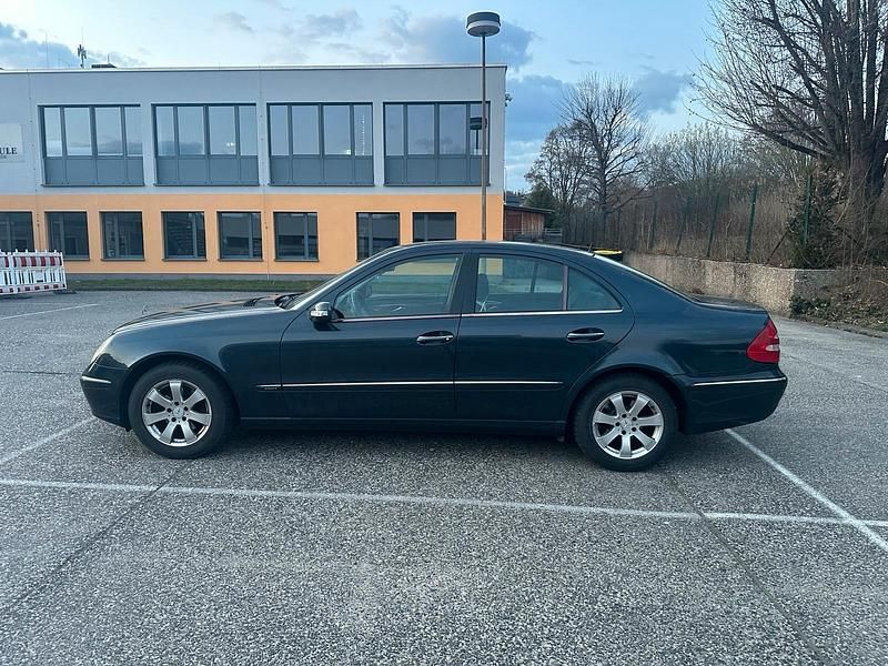 Gebraucht Mercedes E240 177 PS (130 kW) 2004 Schwarz Limousine