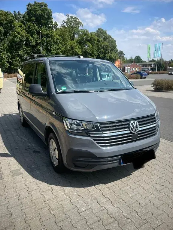 Gebraucht VW Multivan Trendline 150 PS (110 kW) 2020 Grau Van / Kleinbus