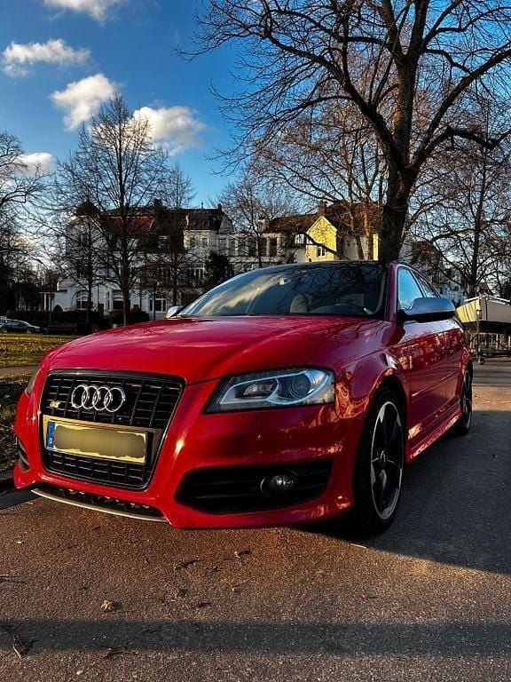 Rot Gebraucht 2010 Audi S3 Exclusive Limousine | 15.499 € (Fairer Preis) - Bild 1/4