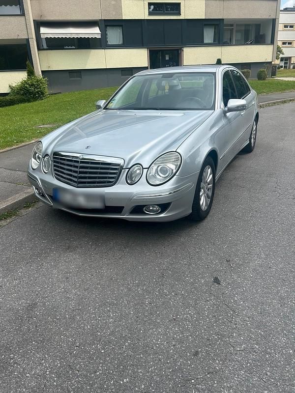 Gebraucht Mercedes E200 186 PS (136 kW) 2007 Grau Limousine