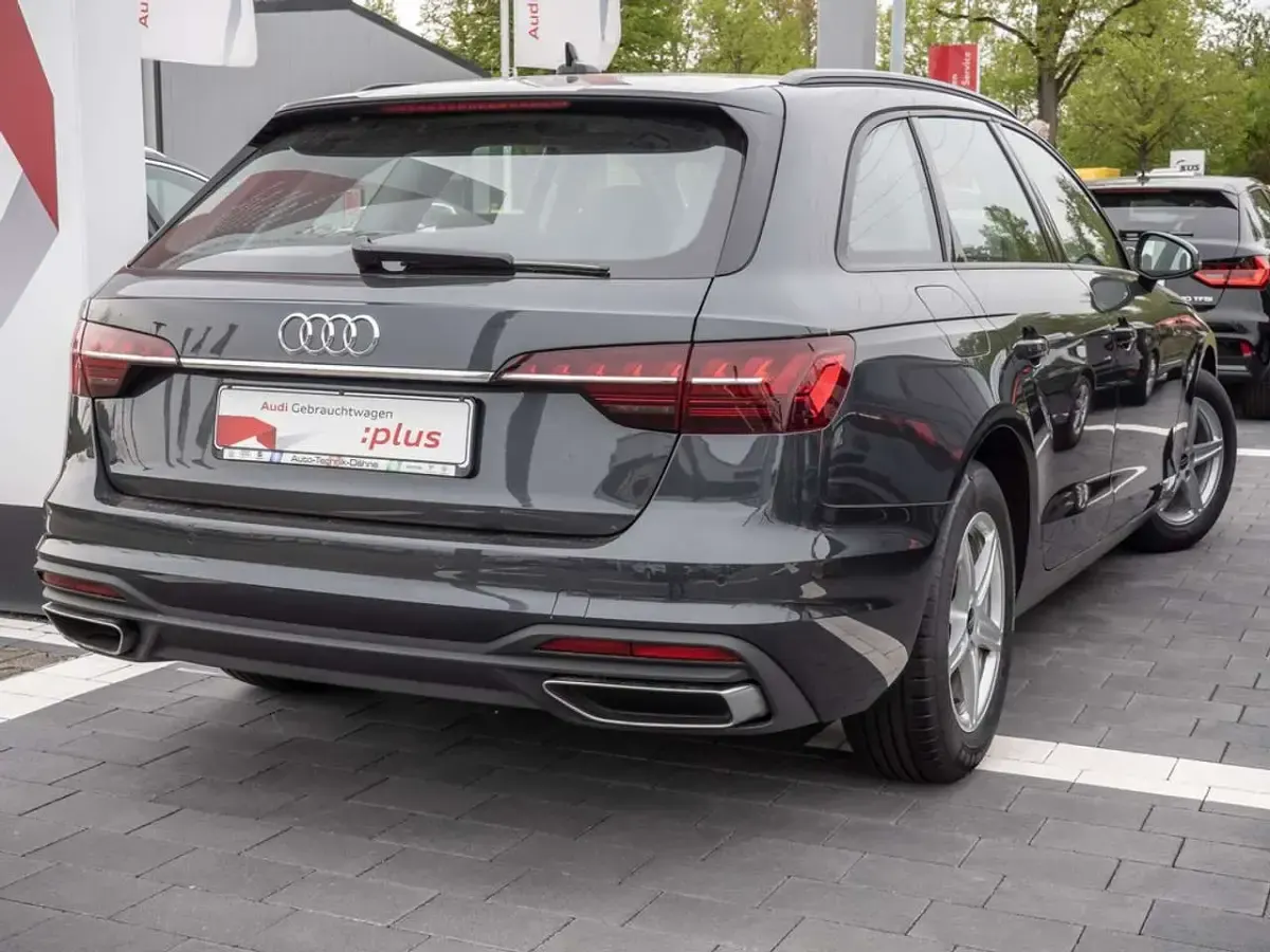 Gebraucht Audi A4 Business 163 PS (119 kW) 2023 Grau Kombi