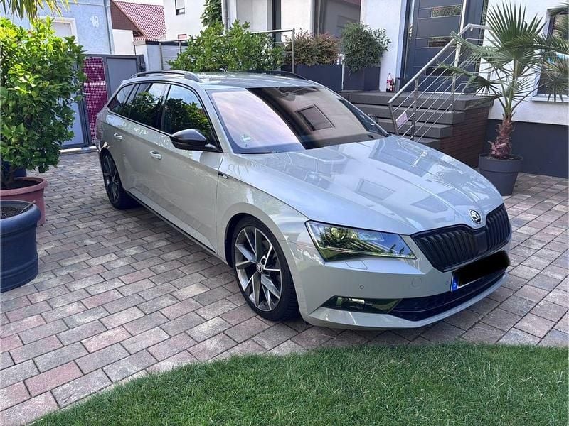 Grau Gebraucht 2019 Skoda Superb SportLine Limousine | 25.200 € (Fairer Preis) - Bild 1/4