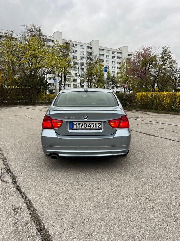 Second-hand BMW 320 170 CP (125 kW) 2009 Albastru Berlinǎ