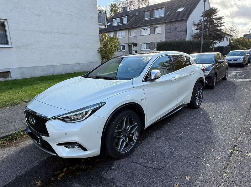 Weiß Gebraucht 2016 Infiniti Q30 Kleinwagen | 11.500 € (Superpreis) - Bild 1/4