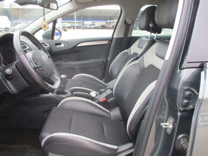 Gebraucht Citroën C4 SELECTION 120 PS (88 kW) 2012 Grau Limousine