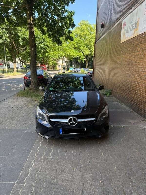 Schwarz Gebraucht 2013 Mercedes CLA220 Urban Limousine | 16.990 € (Guter Preis) - Bild 1/4