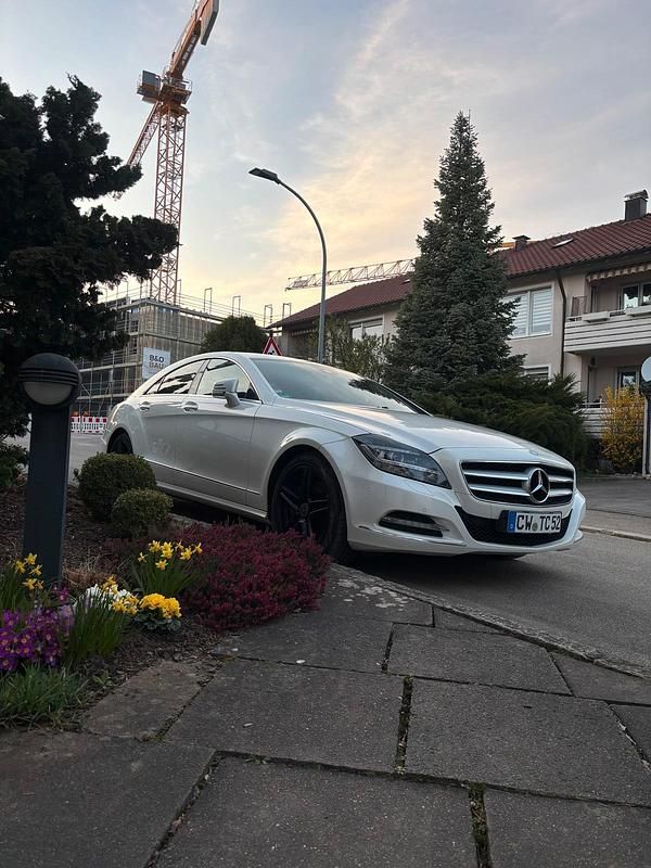 Weiß Gebraucht 2013 Mercedes CLS350 Coupé | 20.900 € (Fairer Preis) - Bild 1/4