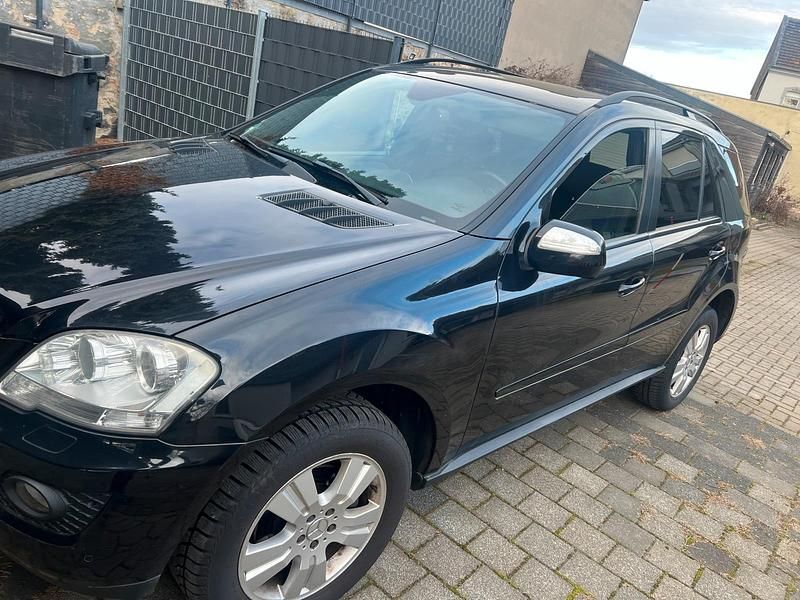 Gebraucht Mercedes ML350 272 PS (200 kW) 2009 Schwarz SUV