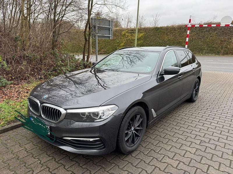 Gebraucht BMW 520 Efficient Dynamics 190 PS (139 kW) 2018 Grau Kombi