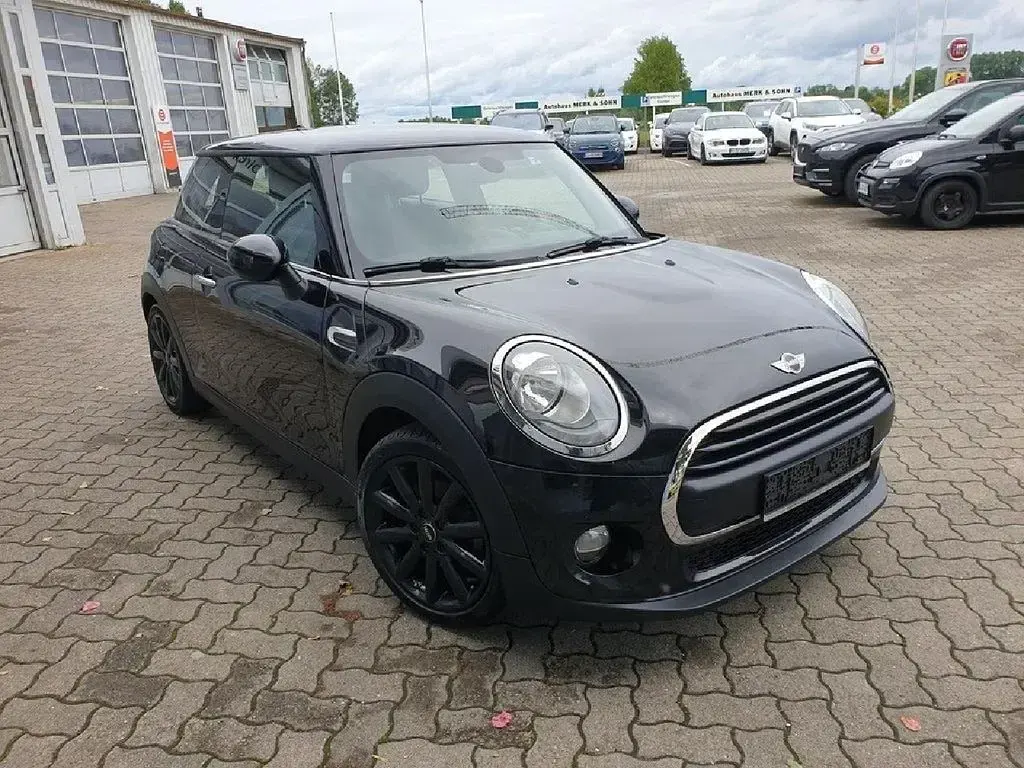 Gebraucht Mini ONE 102 PS (75 kW) 2017 Midnight black metallic Kleinwagen