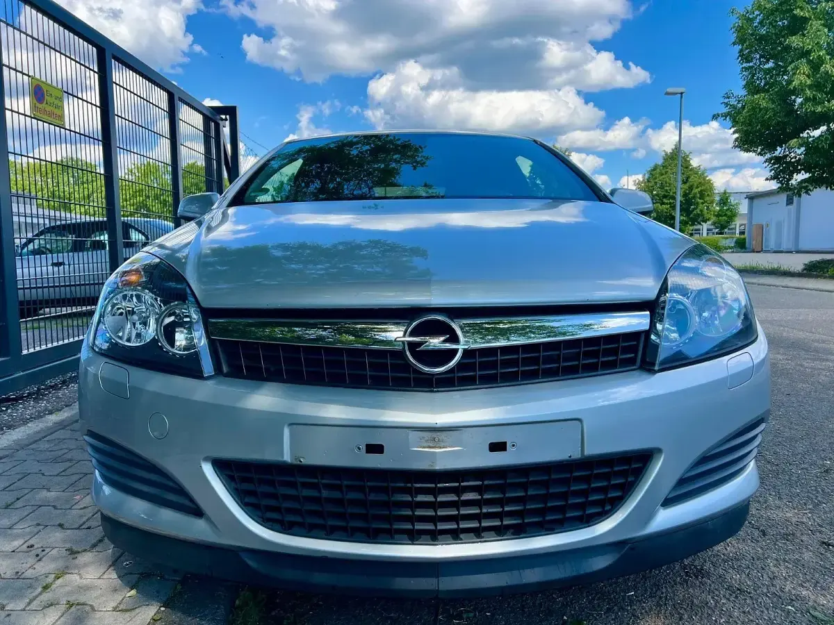 Gebraucht Opel Astra GTC Edition 90 PS (66 kW) 2008 Silber Limousine