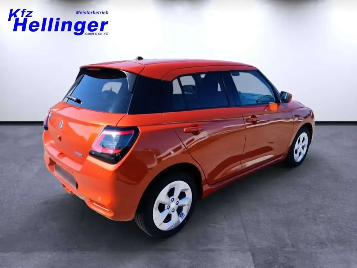 Gebraucht Suzuki Swift Comfort 83 PS (61 kW) 2025 Flame orange pearl metallic Kleinwagen
