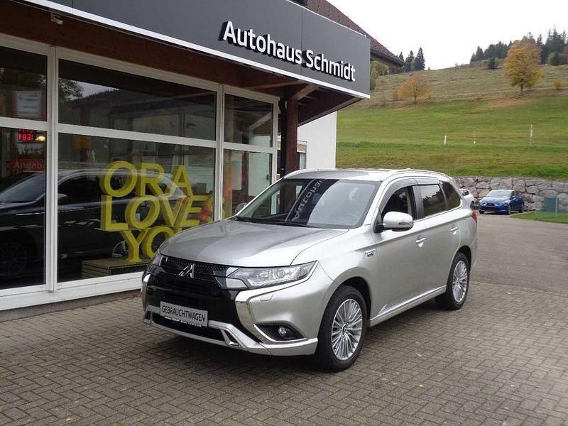 Gebraucht Mitsubishi Outlander P-HEV Basis 135 PS (99 kW) 2020 Silber SUV