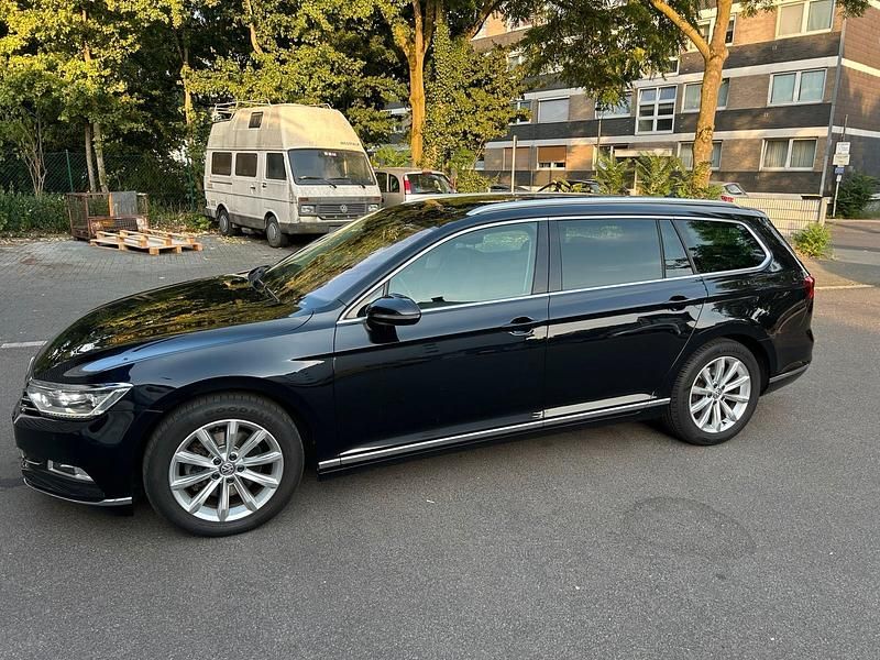 Gebraucht VW Passat Highline 150 PS (110 kW) 2015 Schwarz Kombi
