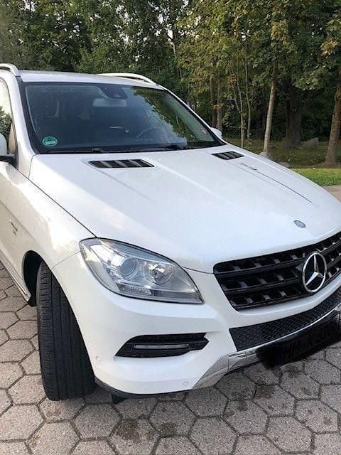 Weiß Gebraucht 2012 Mercedes ML350 Edition 1 SUV | 18.800 € (Superpreis) - Bild 1/4
