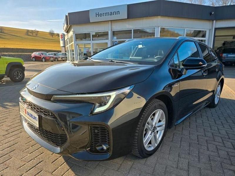 Black mica metallic (metallic) Gebraucht 2023 Suzuki Swace Comfort Kombi | 25.490 € (Fairer Preis) - Bild 1/4