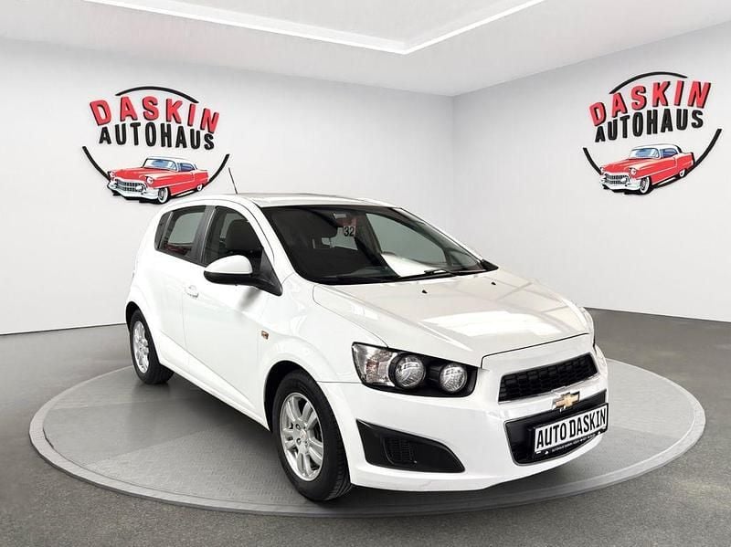 Gebraucht Chevrolet Aveo LT 101 PS (74 kW) 2011 Weiß Kleinwagen
