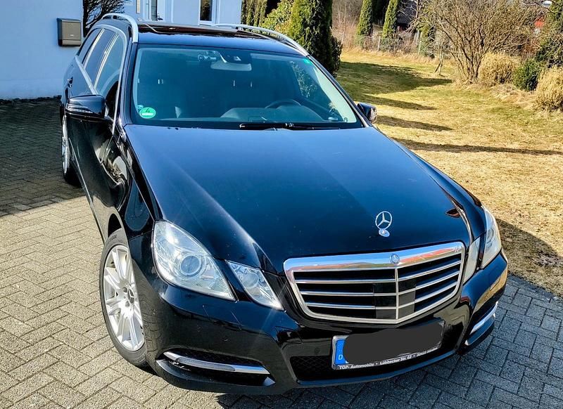 Gebraucht Mercedes E250 Avantgarde 204 PS (150 kW) 2012 Schwarz Kombi