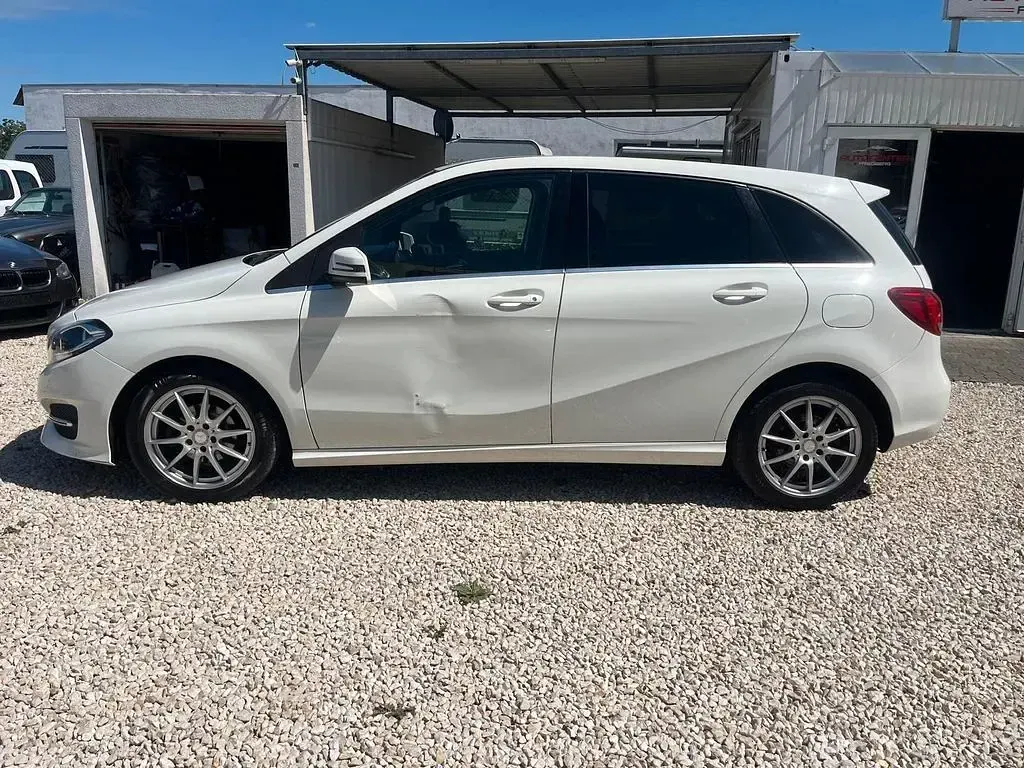 Gebraucht Mercedes B180 109 PS (80 kW) 2014 Weiß Kleinwagen